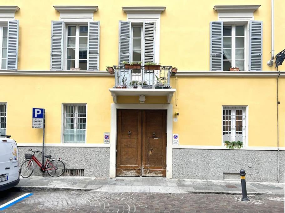 Apartment 9, Centro